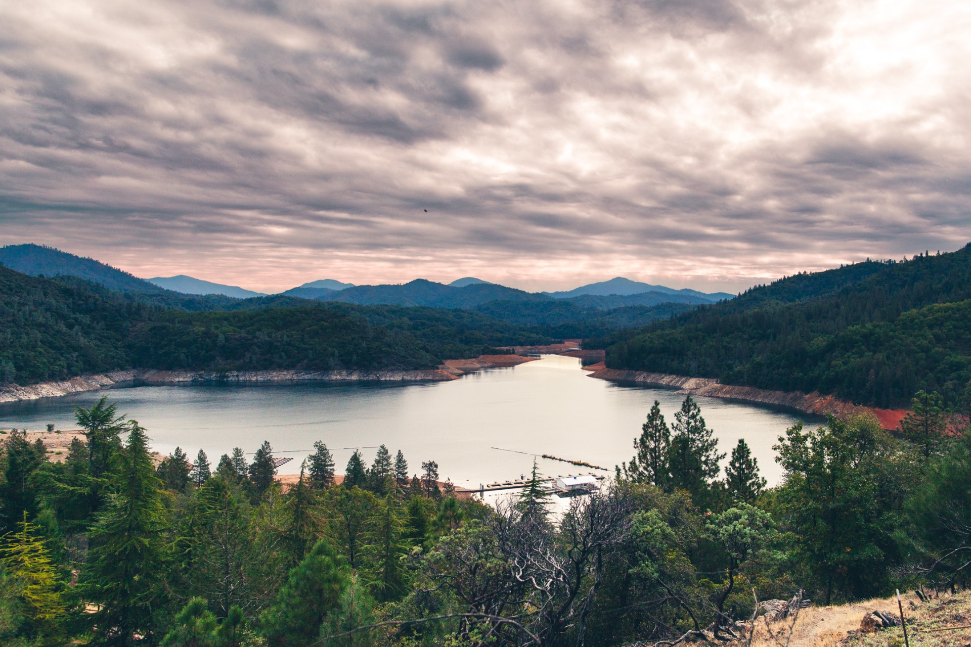 Panoramic view of Shasta Lake at dusk