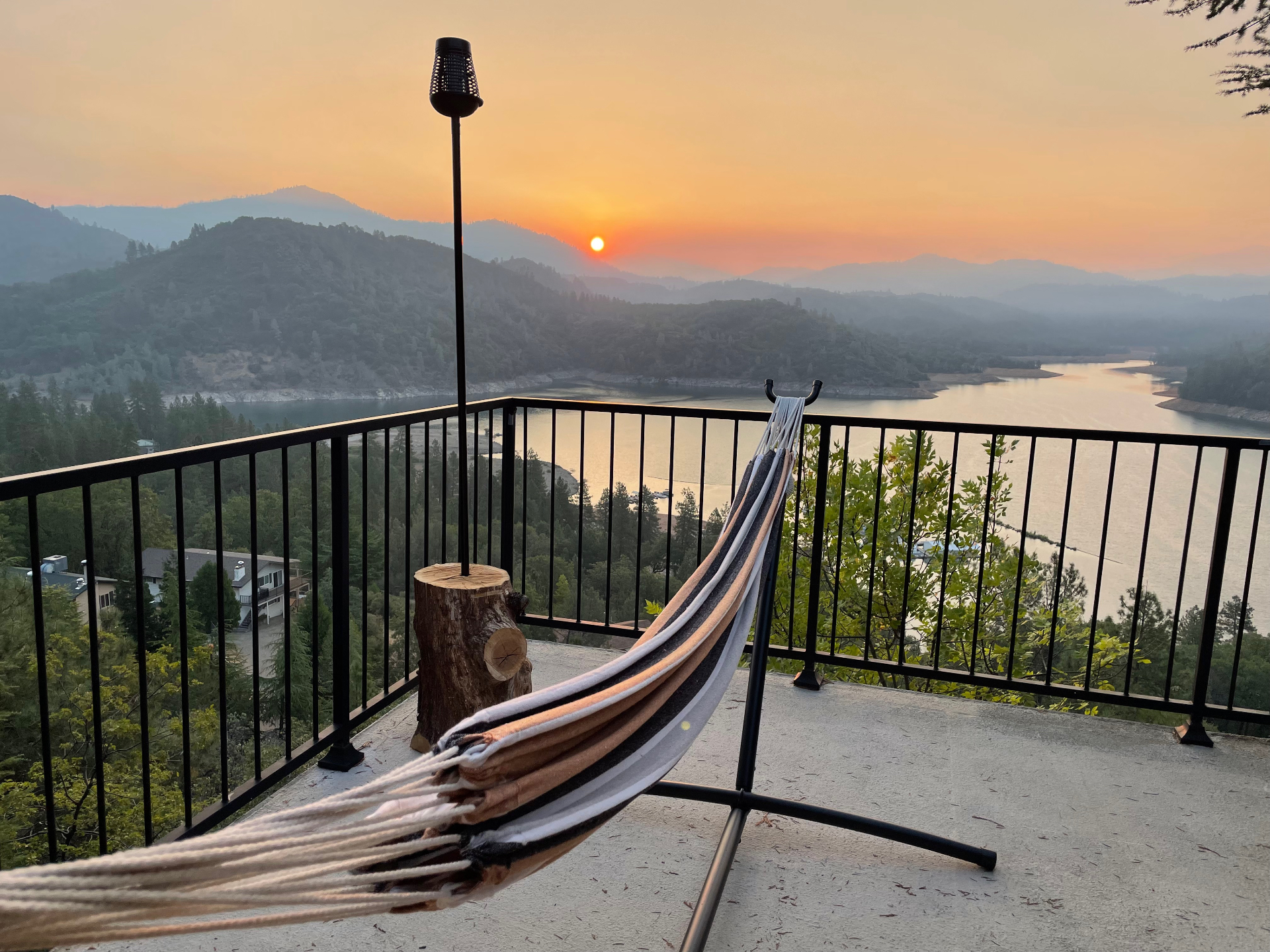 Zen Paradise Retreat: Stunning Lake & Hill Views from Two Large Decks 4