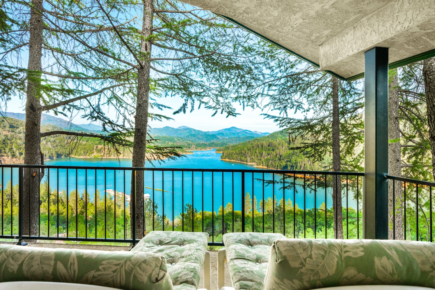 Zen Paradise Retreat: Stunning Lake & Hill Views from Two Large Decks 5